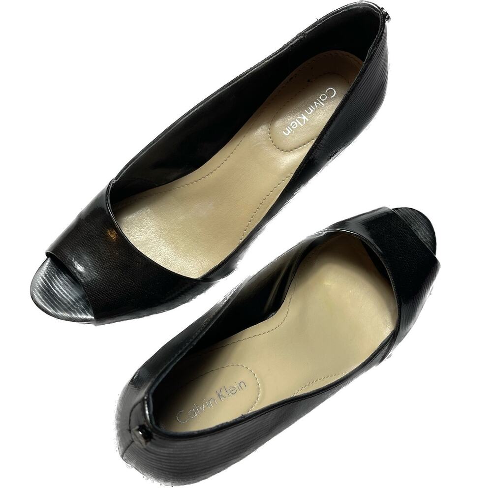 Calvin Klein Black Parisa Patent Lizard Print Peep Toe Pumps Size 8.5